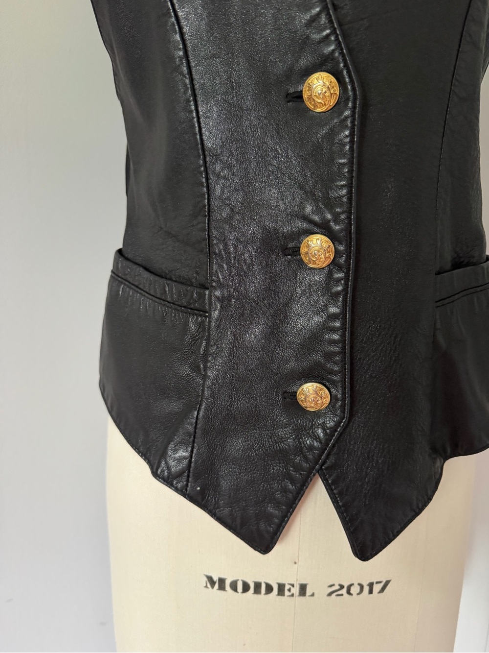 Danier Black Leather Vest with Gold Buttons Vintage Retro XS-S - Picture 5 of 7